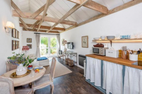 Charming cottage with parking outside Bath